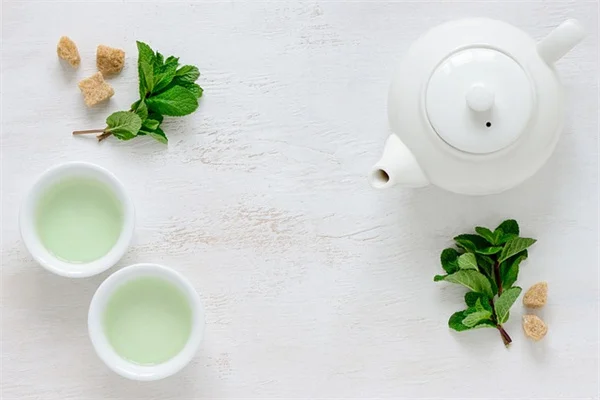 华丽外表却无需打理？这些低维护开花植物让园艺更轻松