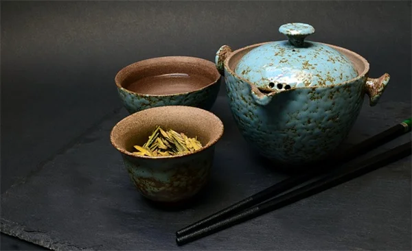春の宿根草株分け完全ガイド｜無料で増やすコツと失敗しない時期